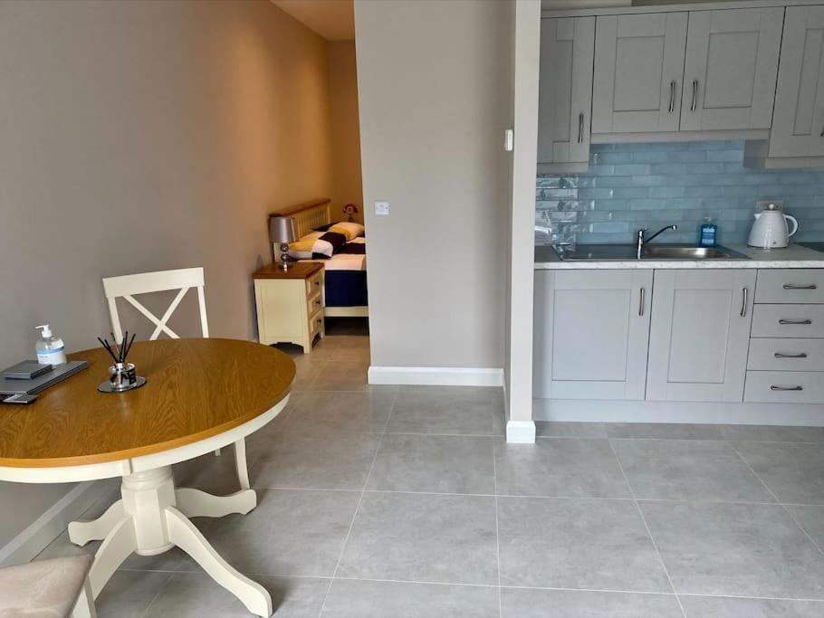 Erne Getaway No.8 Brand New 1 Bed Apartment Enniskillen Eksteriør bilde